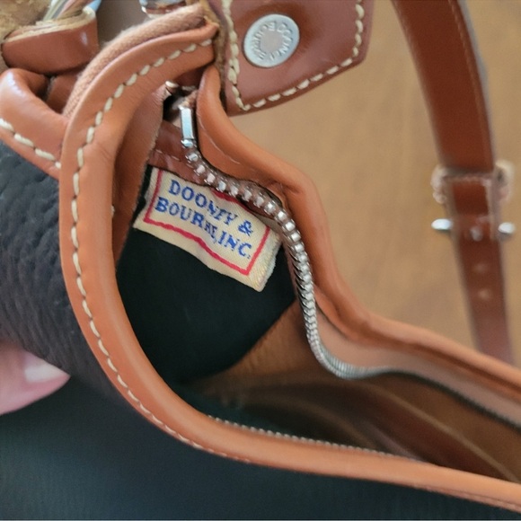 dooney and Bourke bag - Picture 3 of 8